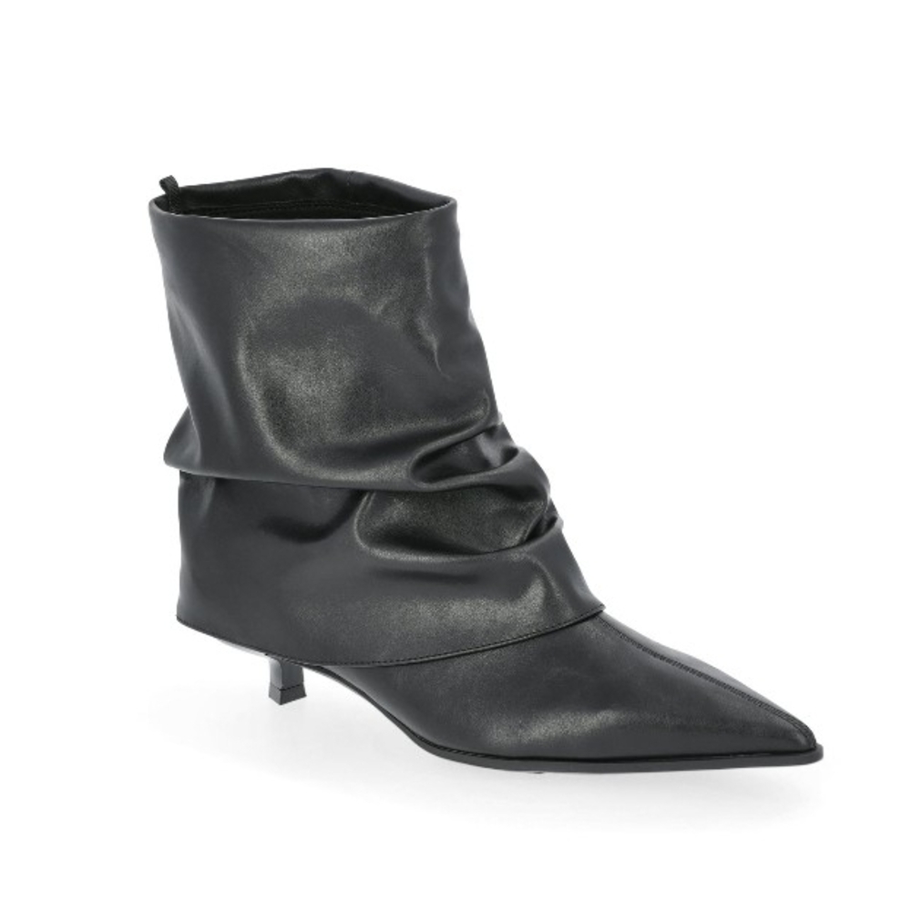 Time and Tru Black Slouchy Heeled Boots
